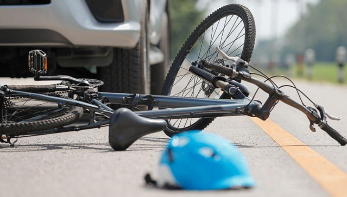 Bicycle Accident Attorney — What They Do, When to Hire, Fees, Evidence, and Settlement Roadmap (U.S. Guide)