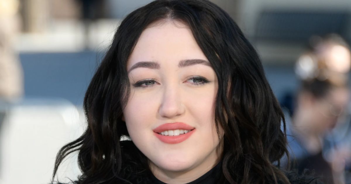 Noah Cyrus performing at Islington Assembly Hall in 2025
