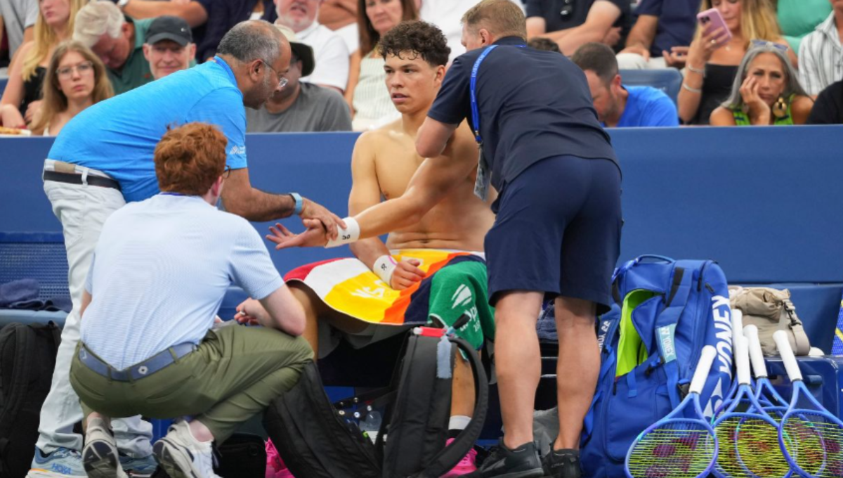 Ben Shelton clutching his left shoulder during the US Open on 