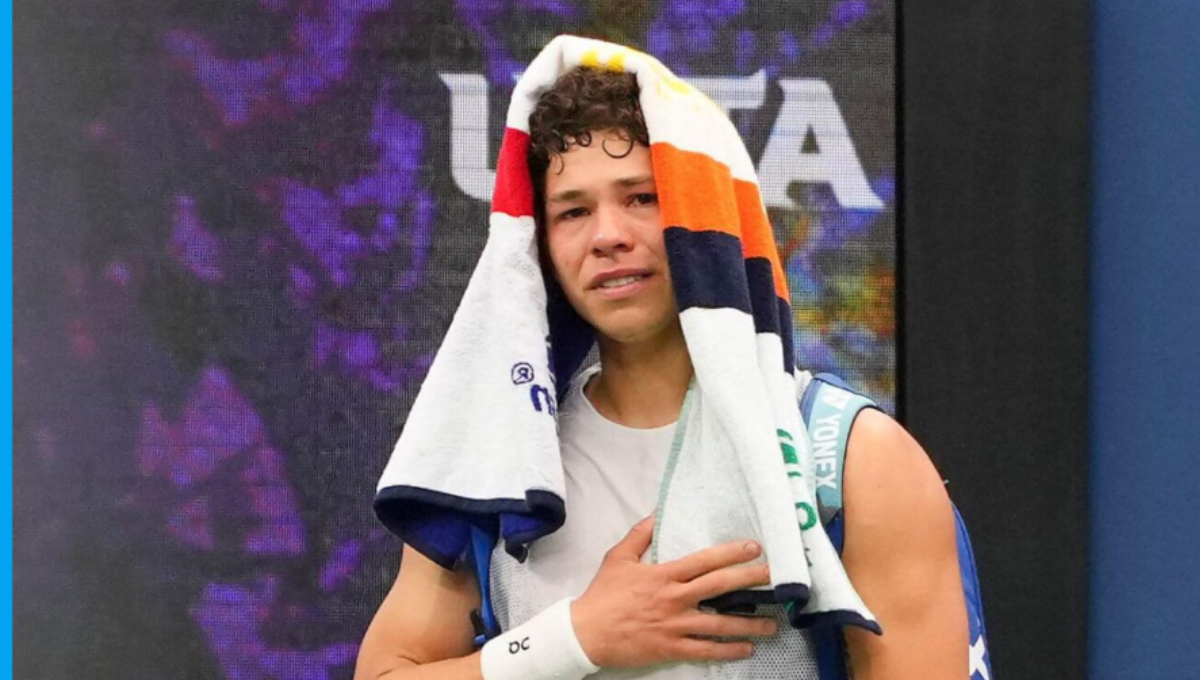 Ben Shelton clutching his left shoulder during the US Open on 