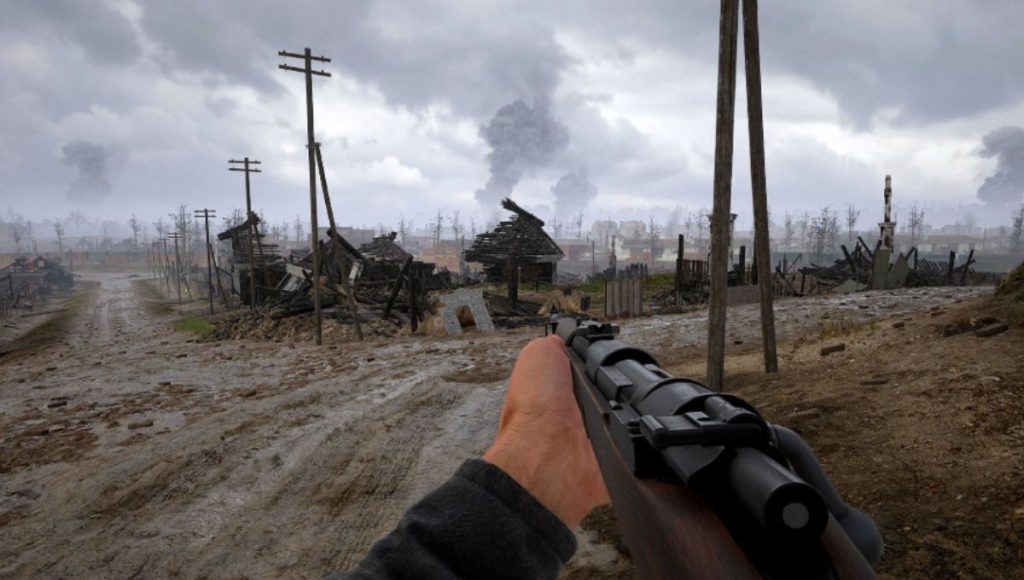 Hell Let Loose soldiers advancing through ruined Stalingrad with tank support at dusk