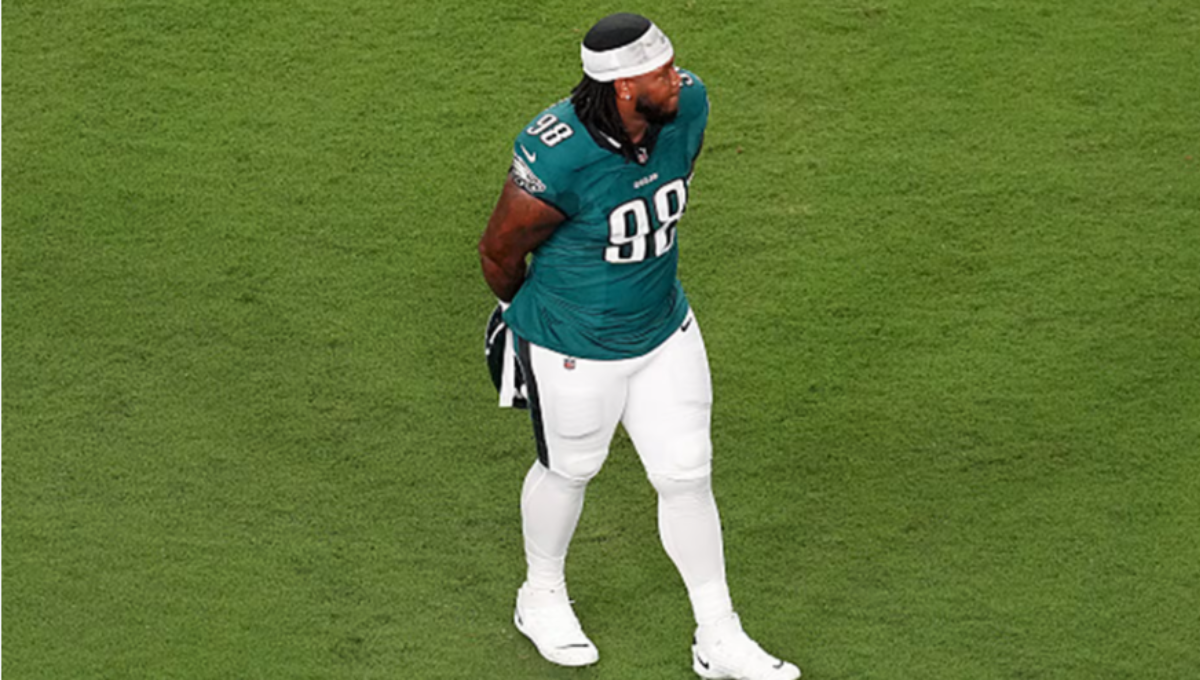 Jalen Carter ejected before first snap after incident with Dak Prescott in Eagles–Cowboys opener